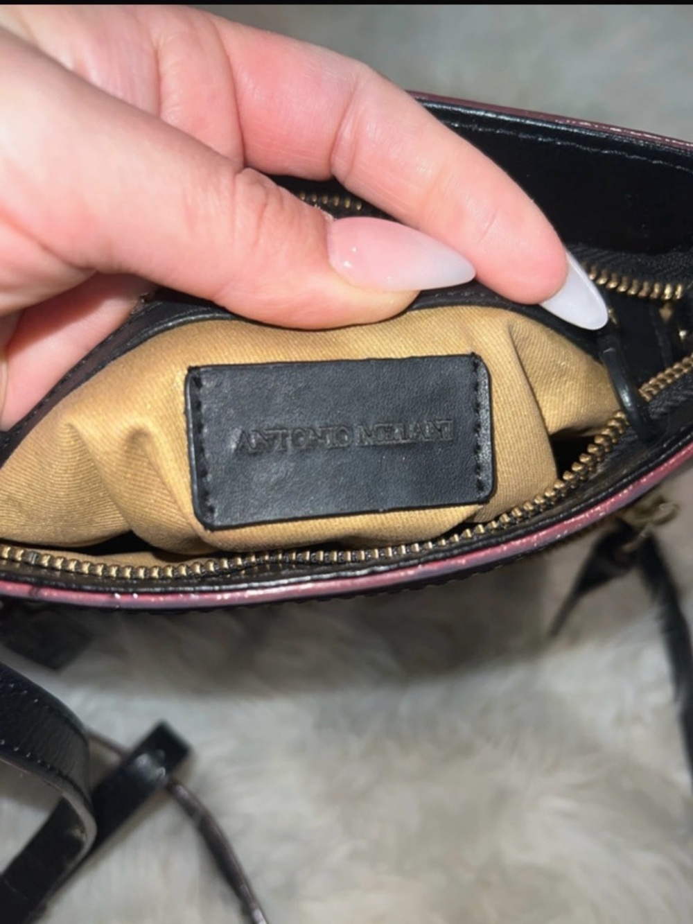 ANTONIO MELANI Black Leather Crossbody with Gold Hardware - Picture 5 of 6